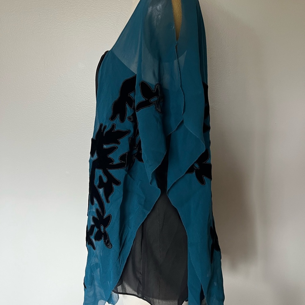 Max Azria Black and Blue Sheer Kimono top - Picture 4 of 8